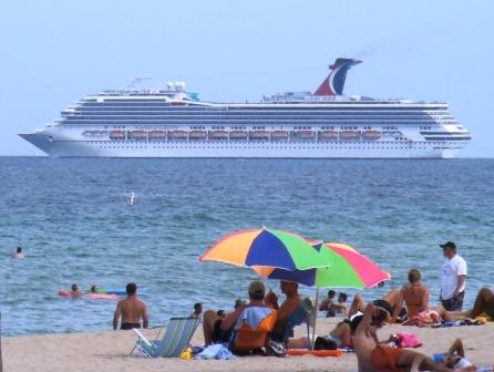 Cruise liner leaving